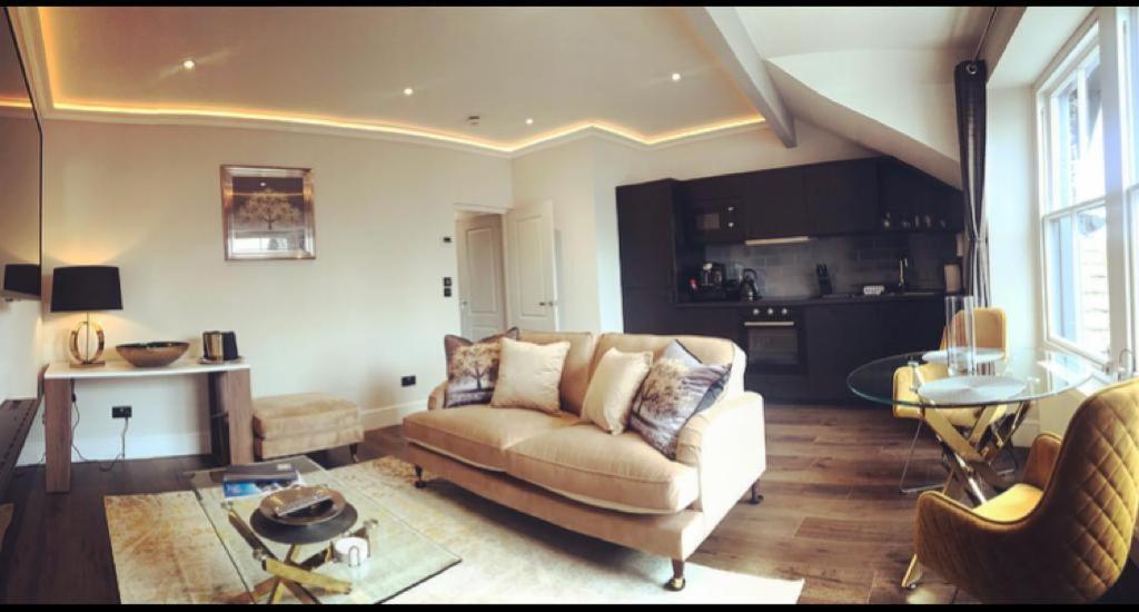 The Mews Boutique Deluxe Apartments, Sleep 2-6 People , Central Location, Free Parking Windermere Eksteriør bilde