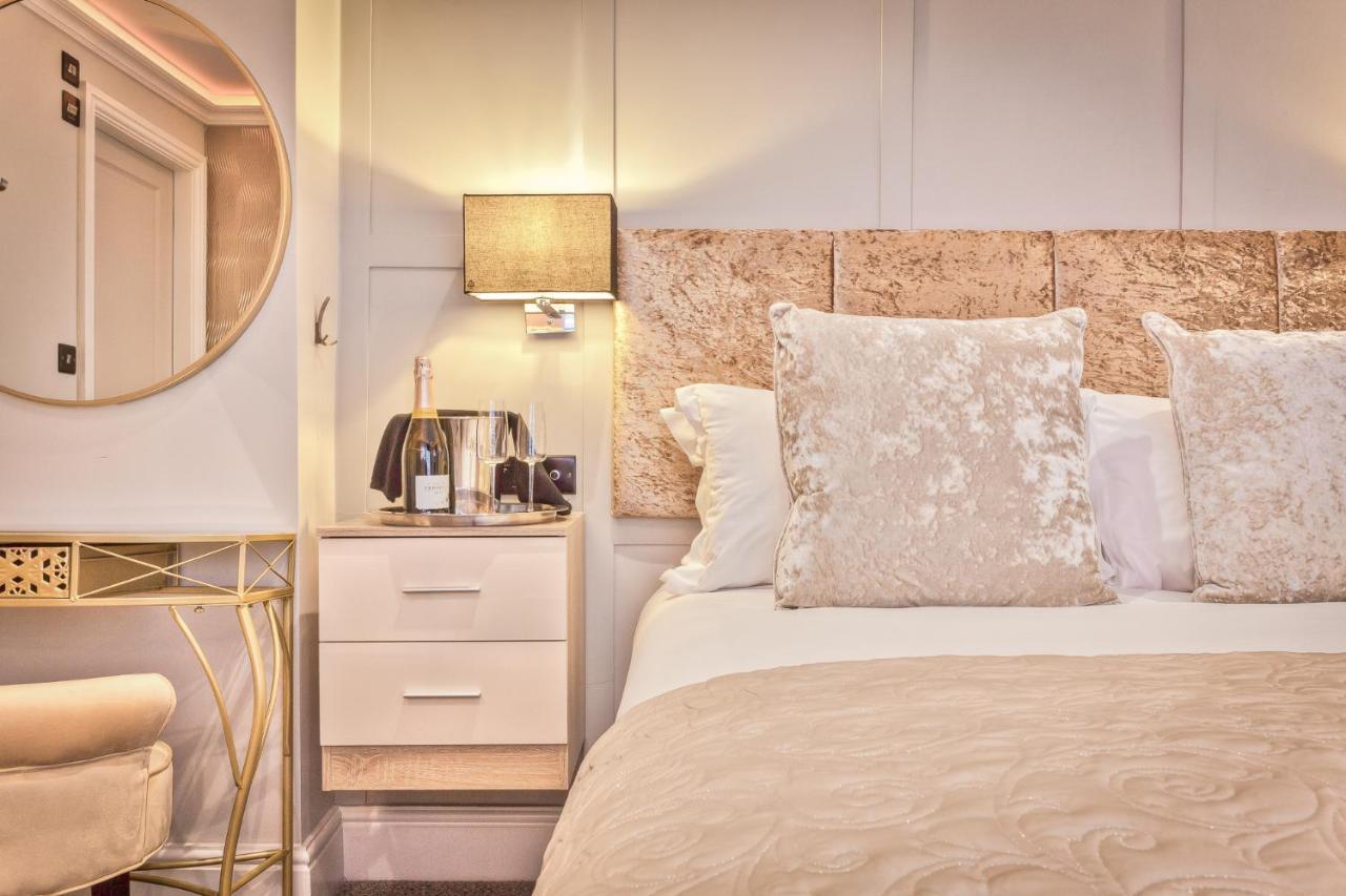 The Mews Boutique Deluxe Apartments, Sleep 2-6 People , Central Location, Free Parking Windermere Eksteriør bilde