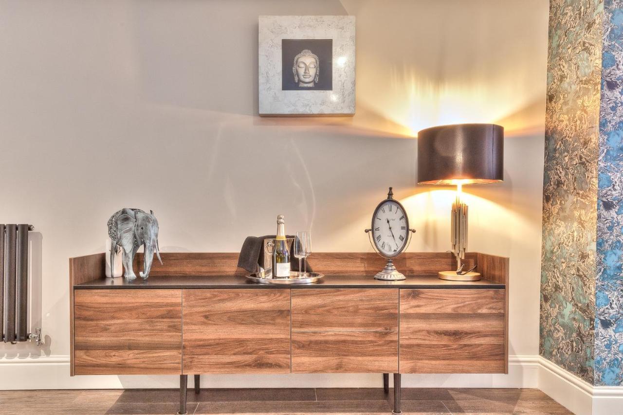 The Mews Boutique Deluxe Apartments, Sleep 2-6 People , Central Location, Free Parking Windermere Eksteriør bilde