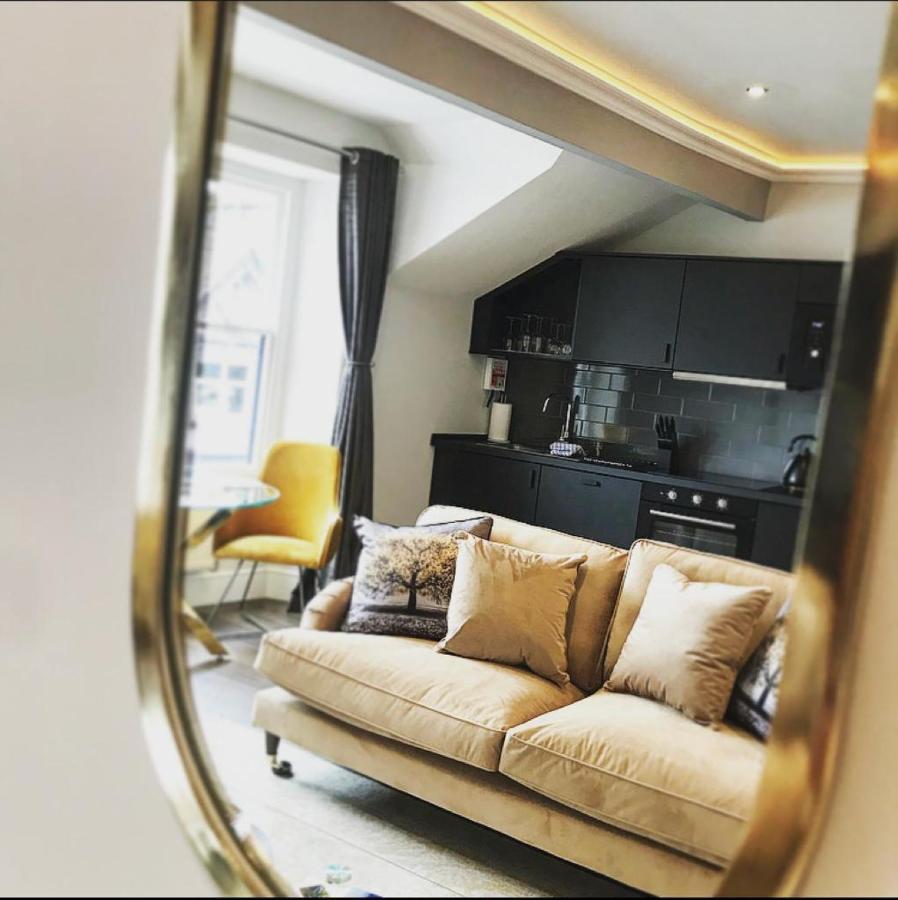 The Mews Boutique Deluxe Apartments, Sleep 2-6 People , Central Location, Free Parking Windermere Eksteriør bilde