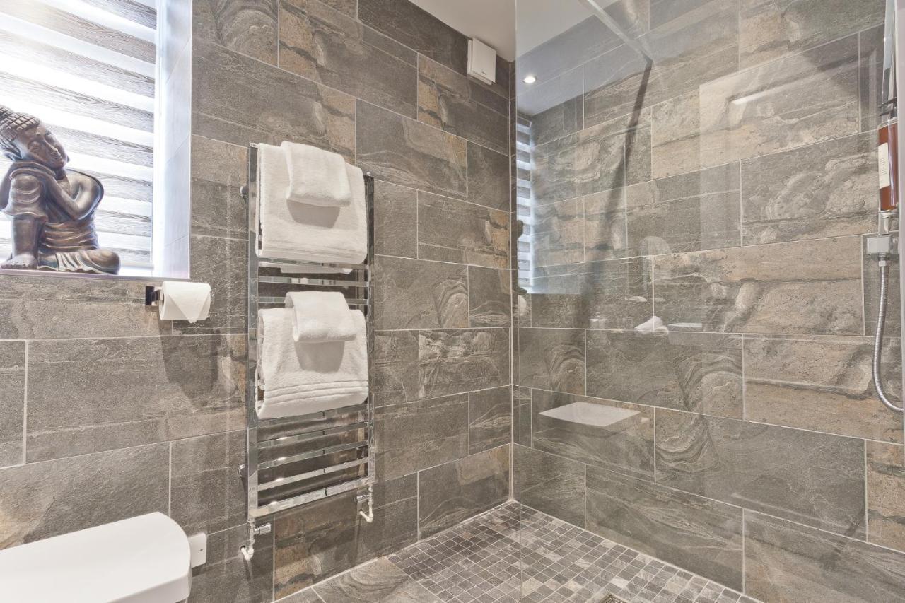 The Mews Boutique Deluxe Apartments, Sleep 2-6 People , Central Location, Free Parking Windermere Eksteriør bilde
