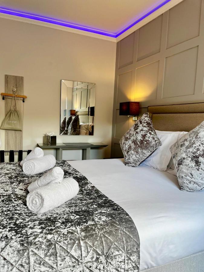The Mews Boutique Deluxe Apartments, Sleep 2-6 People , Central Location, Free Parking Windermere Eksteriør bilde
