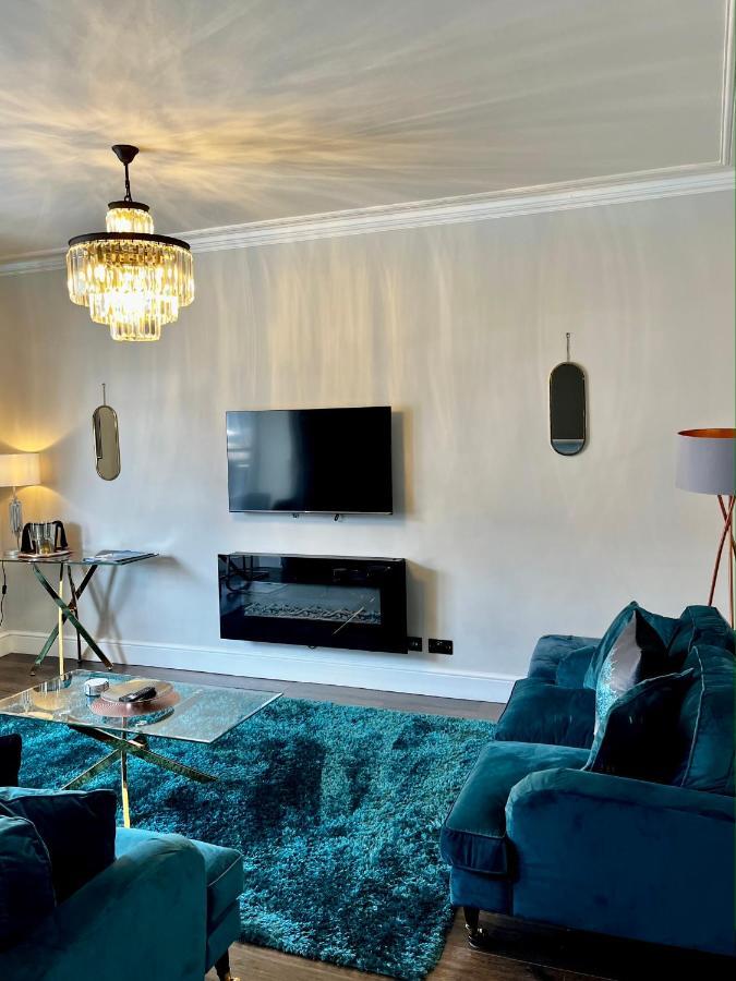 The Mews Boutique Deluxe Apartments, Sleep 2-6 People , Central Location, Free Parking Windermere Eksteriør bilde