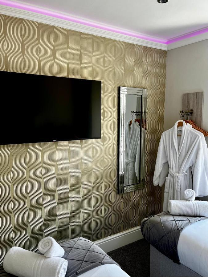 The Mews Boutique Deluxe Apartments, Sleep 2-6 People , Central Location, Free Parking Windermere Eksteriør bilde