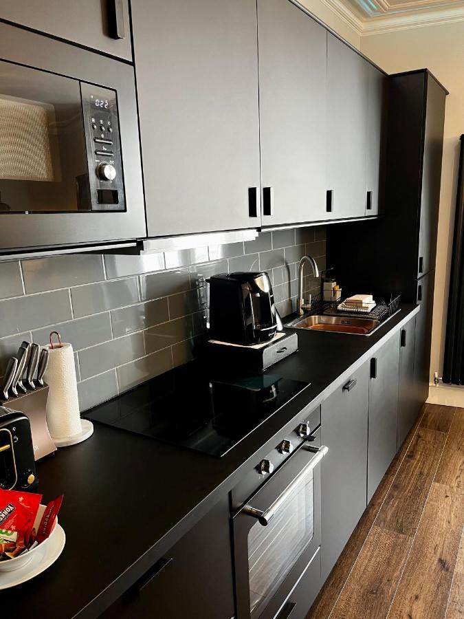 The Mews Boutique Deluxe Apartments, Sleep 2-6 People , Central Location, Free Parking Windermere Eksteriør bilde